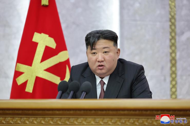 북한 지도자, 올해 경제가 “분명한 개선”을 보이고 있다고 밝혔습니다.